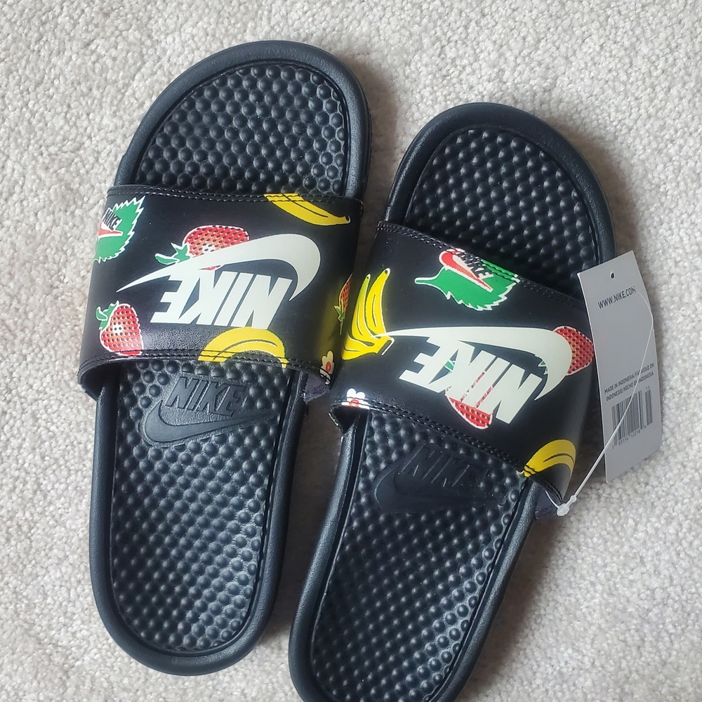 Nike Black and Red Sandals with Cushioned Strap